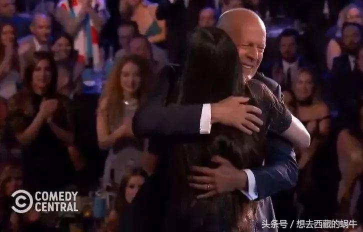 黛米摩尔调侃布鲁斯,黛米摩尔年轻时照