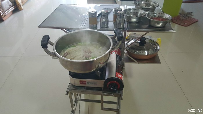 自驾游旅行睡逍客车里,逍客当房车用