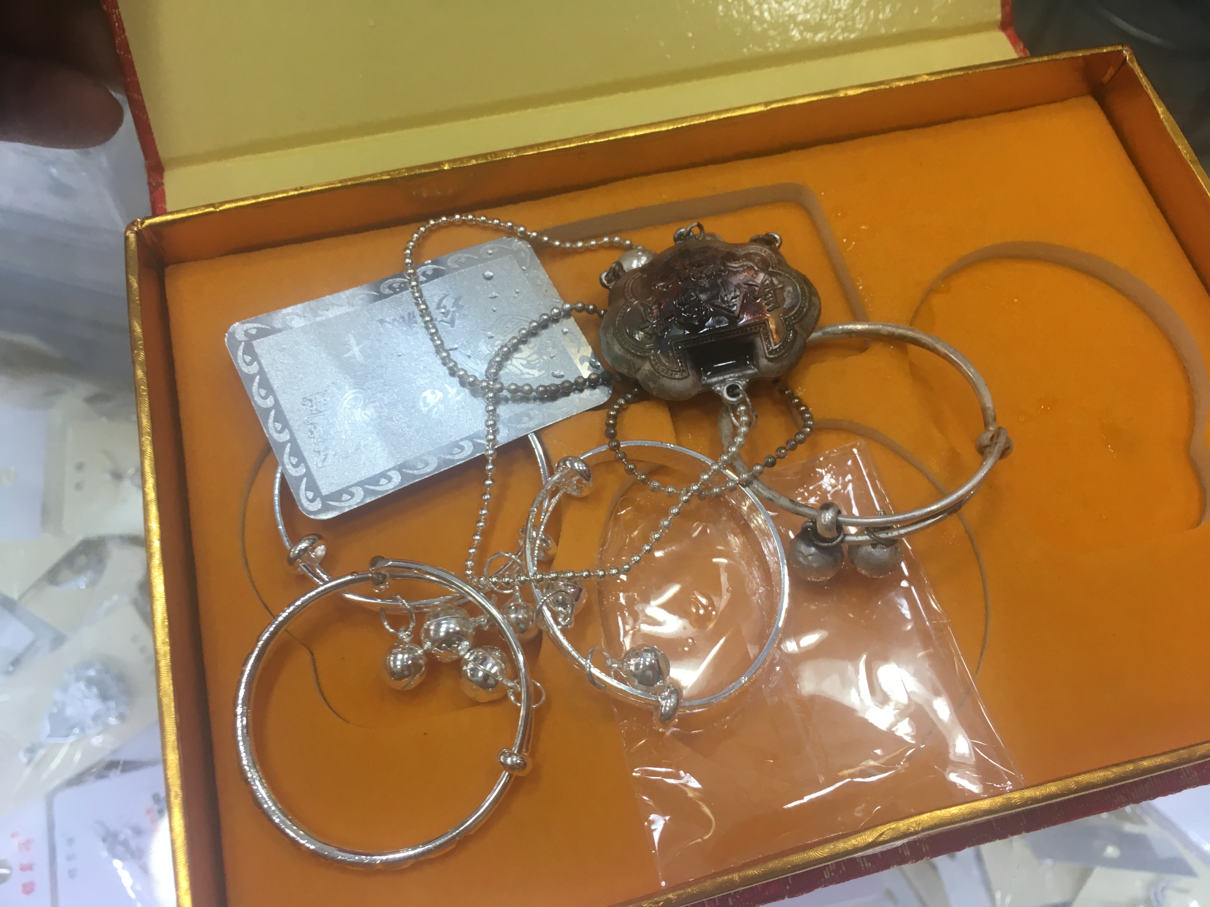 假银饰品骗局,网上卖的假的银饰