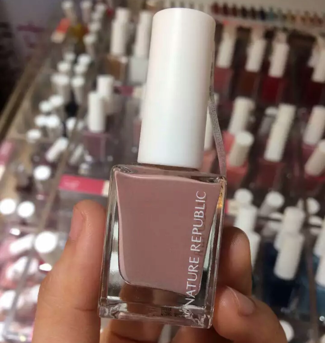 适合夏天比较好涂的指甲油,夏日糖果色指甲油怎么涂