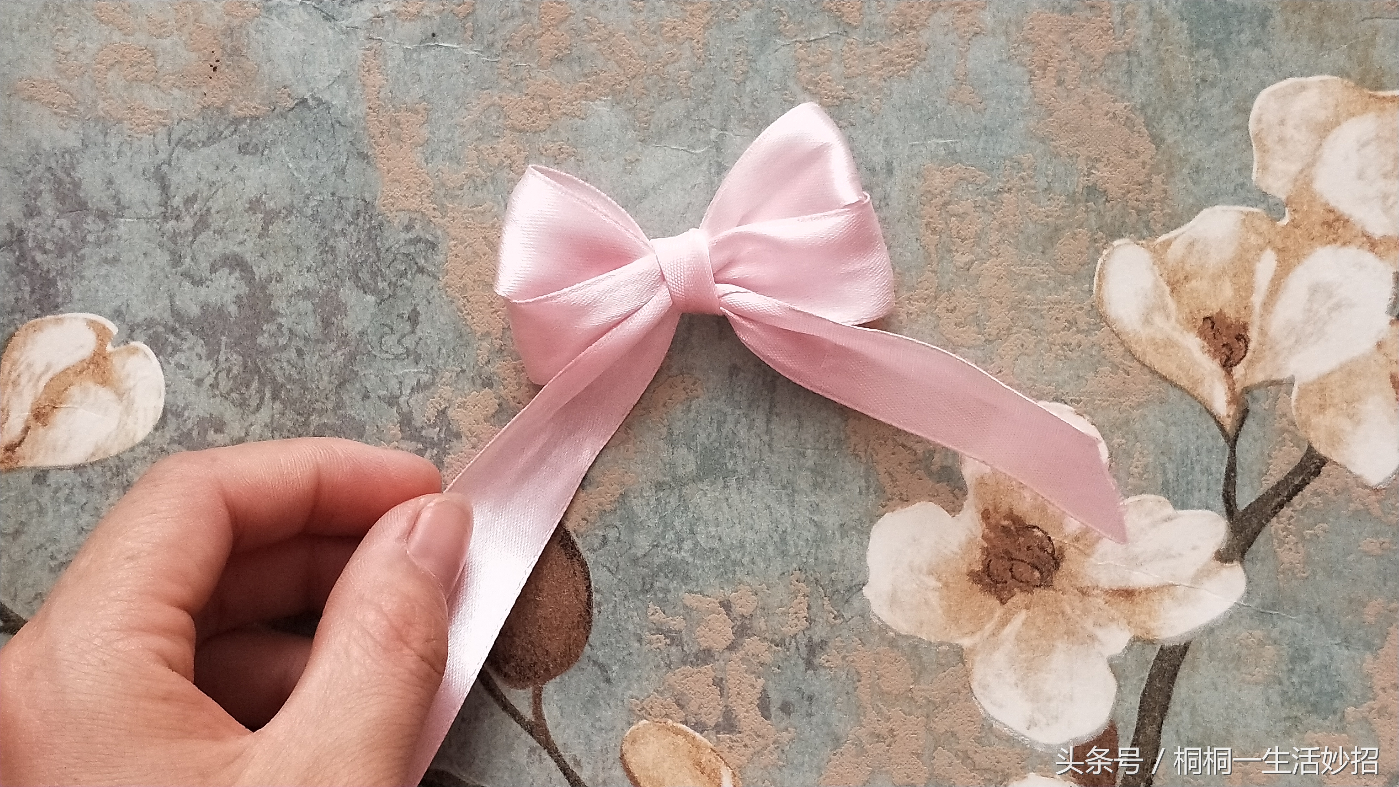 蝴蝶结系法教程慢动作连衣裙,夏季裙子蝴蝶结的系法视频教程