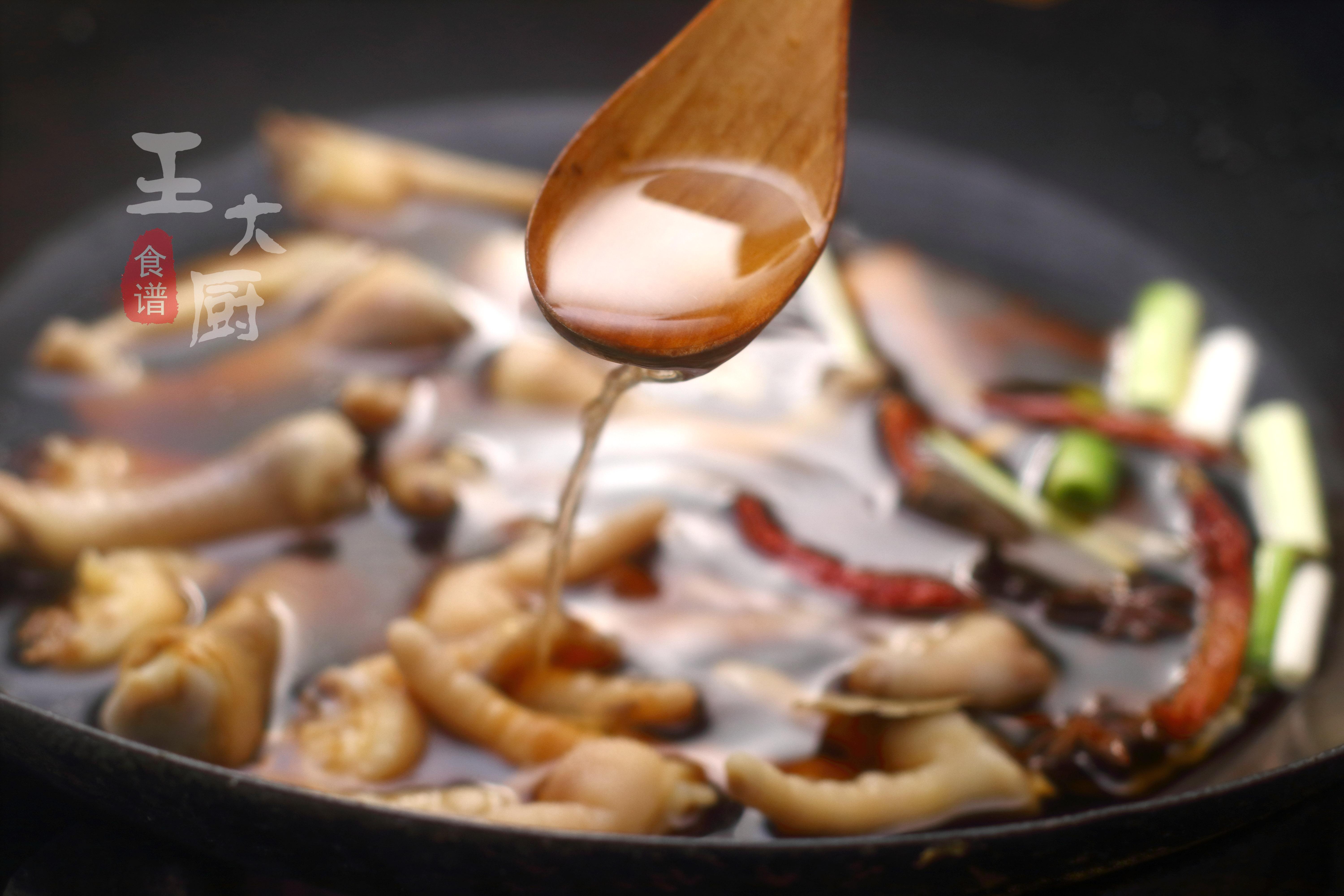 香辣虎皮鸡爪油炸卤鸡爪网红,香辣卤鸡爪的简单做法