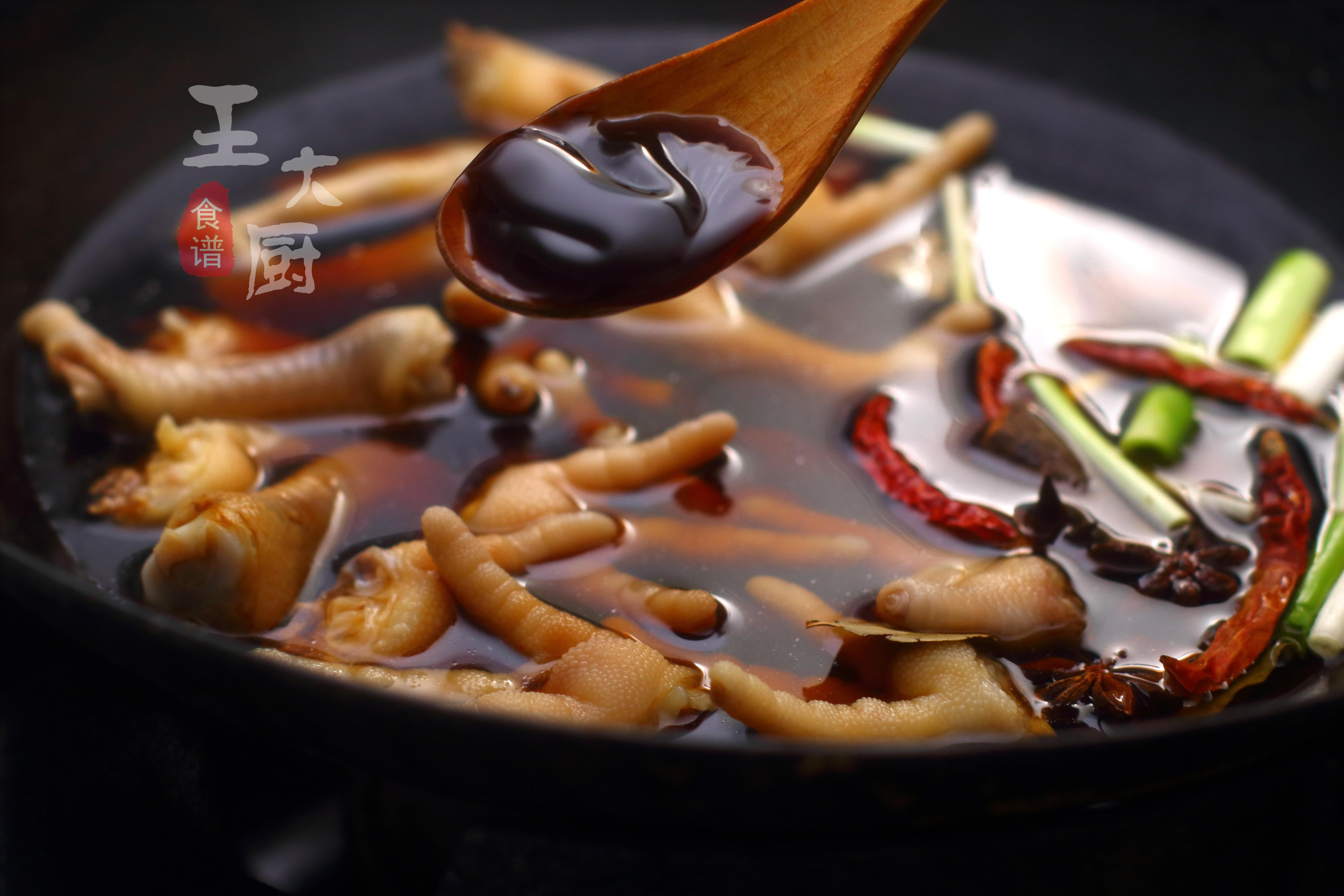 香辣虎皮鸡爪油炸卤鸡爪网红,香辣卤鸡爪的简单做法