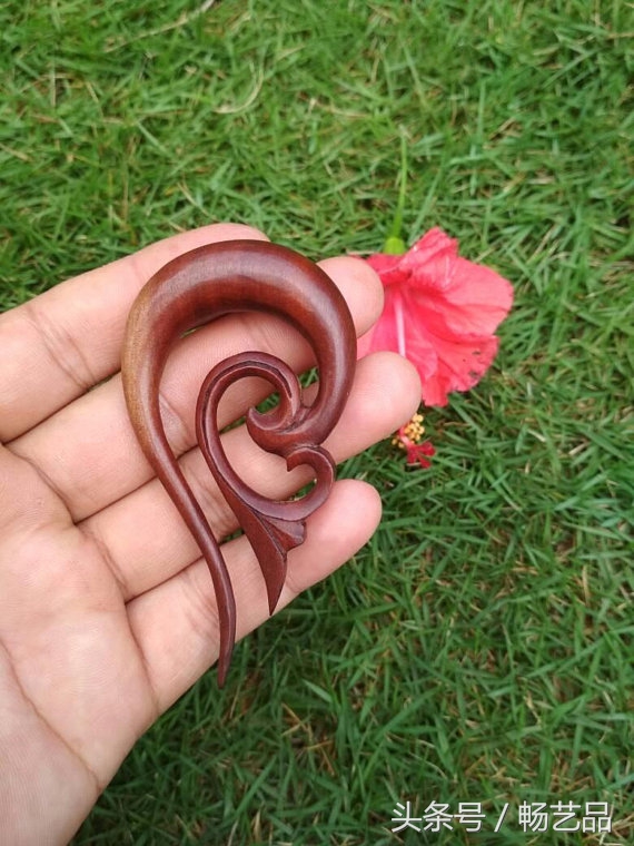 能吓哭妹子的“粗”爆耳环原来并不“粗”