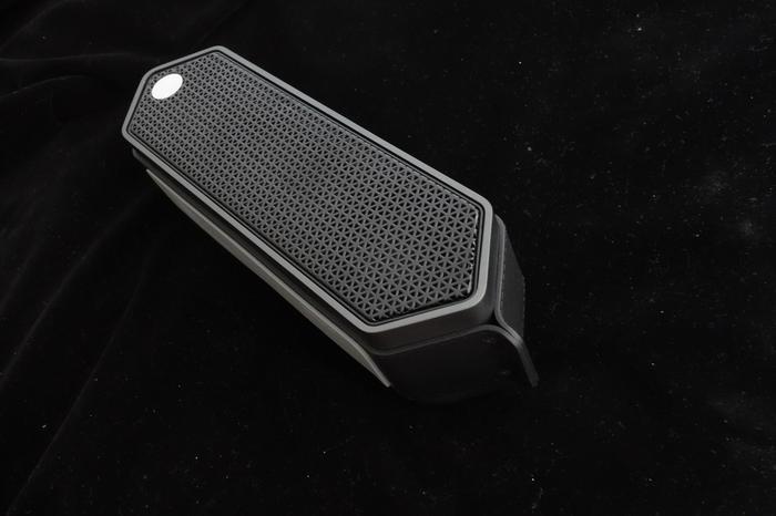 诞生自美国洛杉矶的美国音箱刚猛高解析硬怼Bosemini2结果如何