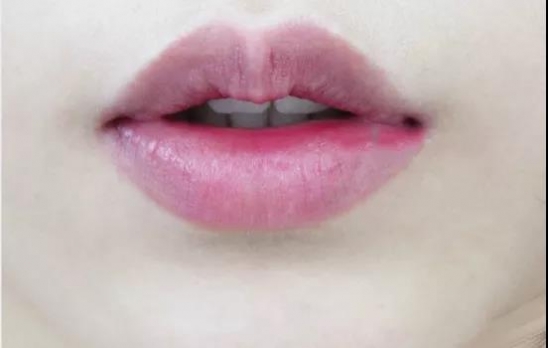 口红怎么涂好看三款超美唇妆画法,半唇妆口红怎么涂