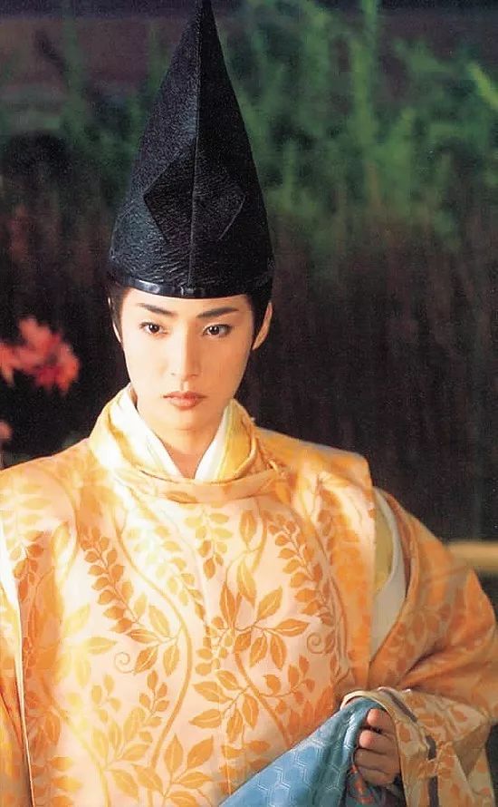 越是迷人的女人越危险,越迷人越危险的女人