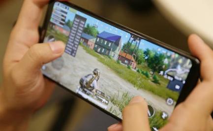 荣耀note10与小米8吃鸡,荣耀10和小米note8