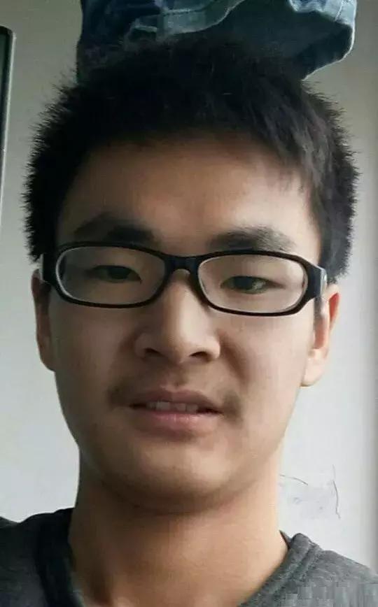 小伙戒赌2年,小伙戒烟一年后