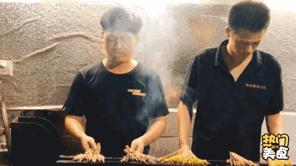 星沙这个老板竟把烧烤店开在远离闹市的偏僻之地，居然还火到不行