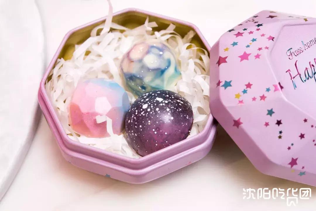 一口吞下宇宙!史上最“*力暴**”星空蛋糕,吃它得用锤子砸!