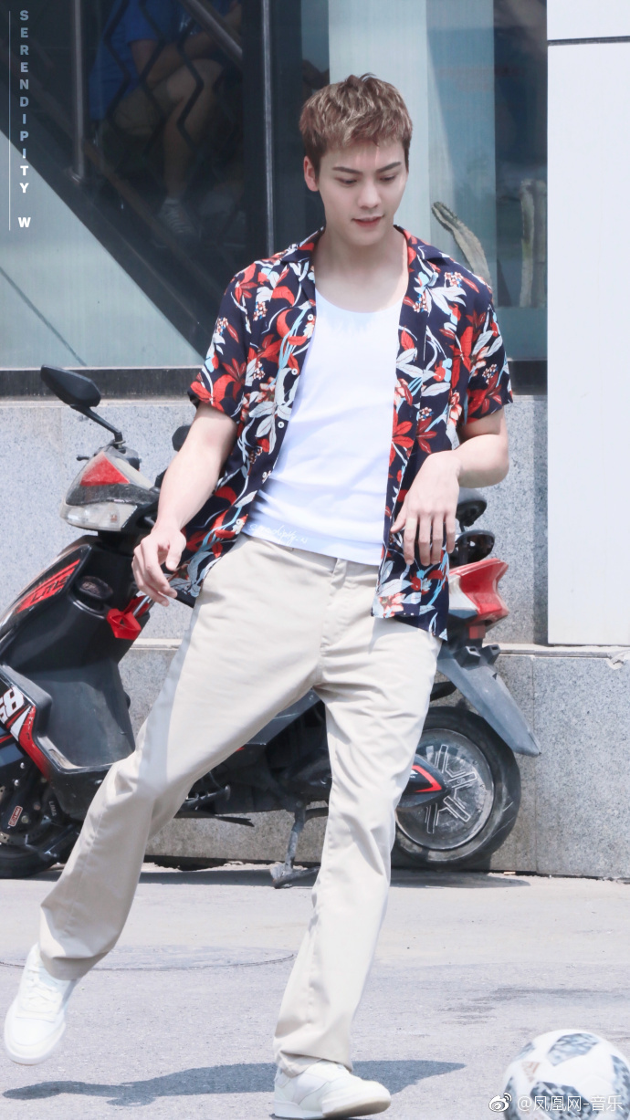 陈伟霆2017香奈儿,陈伟霆2018浙江