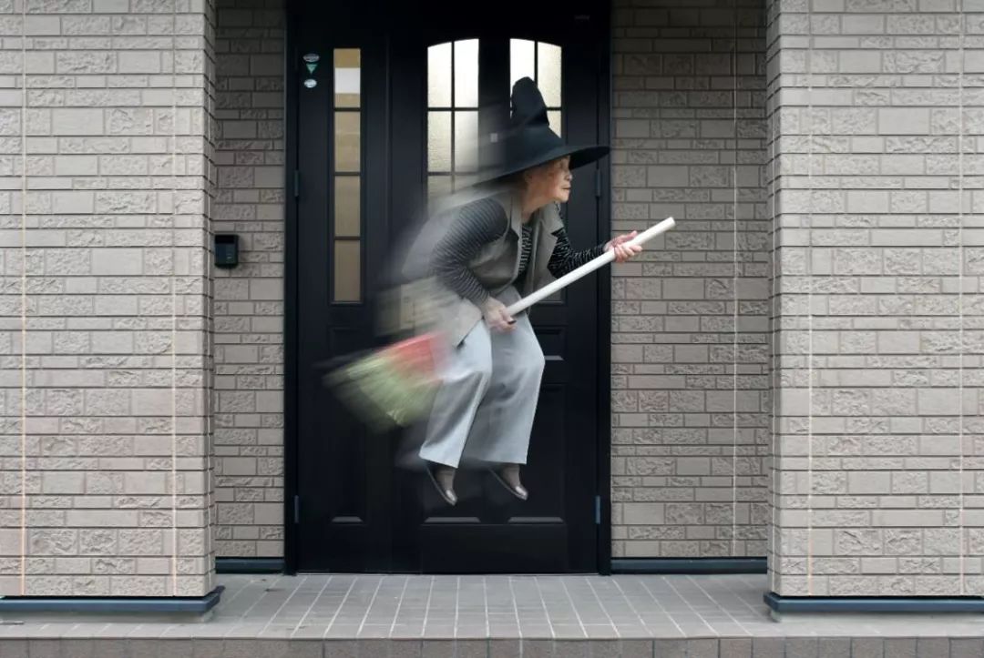 90岁日本老奶奶，酗酒飙车碰瓷却爆红网络丨小麦养老