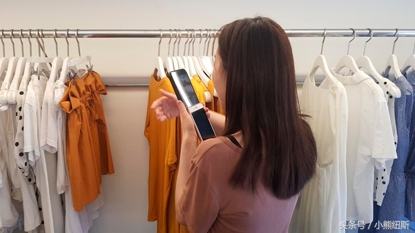 「中韩文对应」中国“网红主播”拯救韩国胡同经济探访弘大时尚街