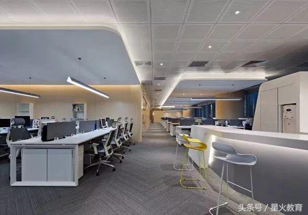 以人才铸就发展，千锤百炼的星火老师