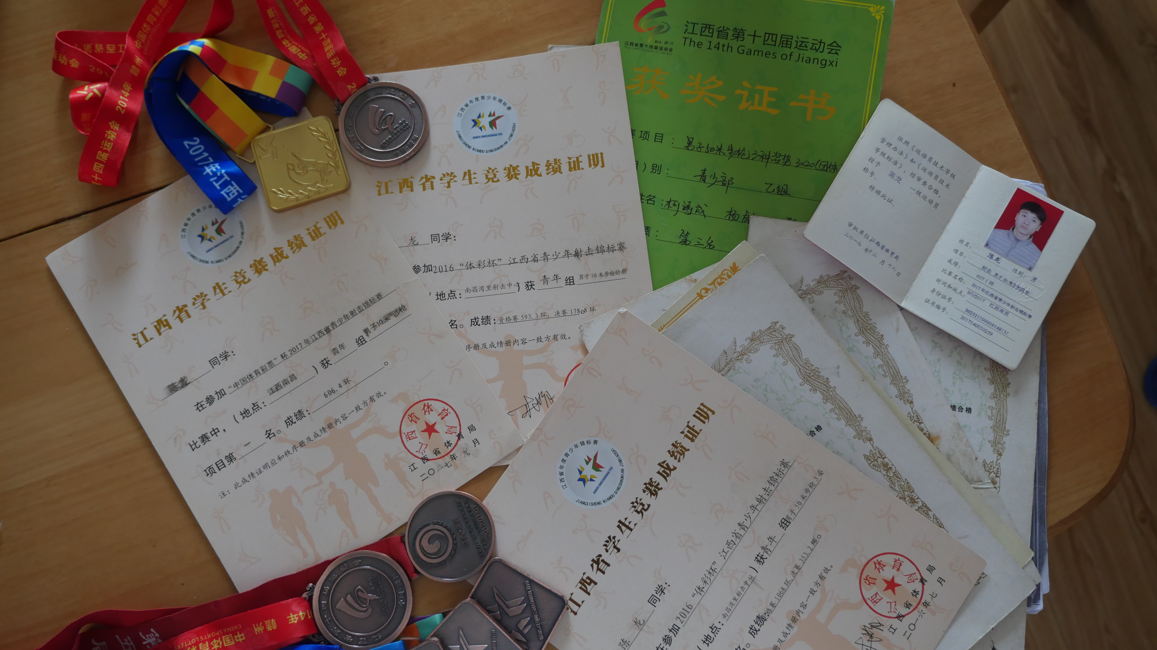 江西上饶市18岁男孩,江西16岁少年考上清华