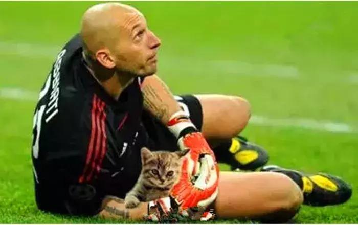 日本足球守门员扑球,日本足球守门员