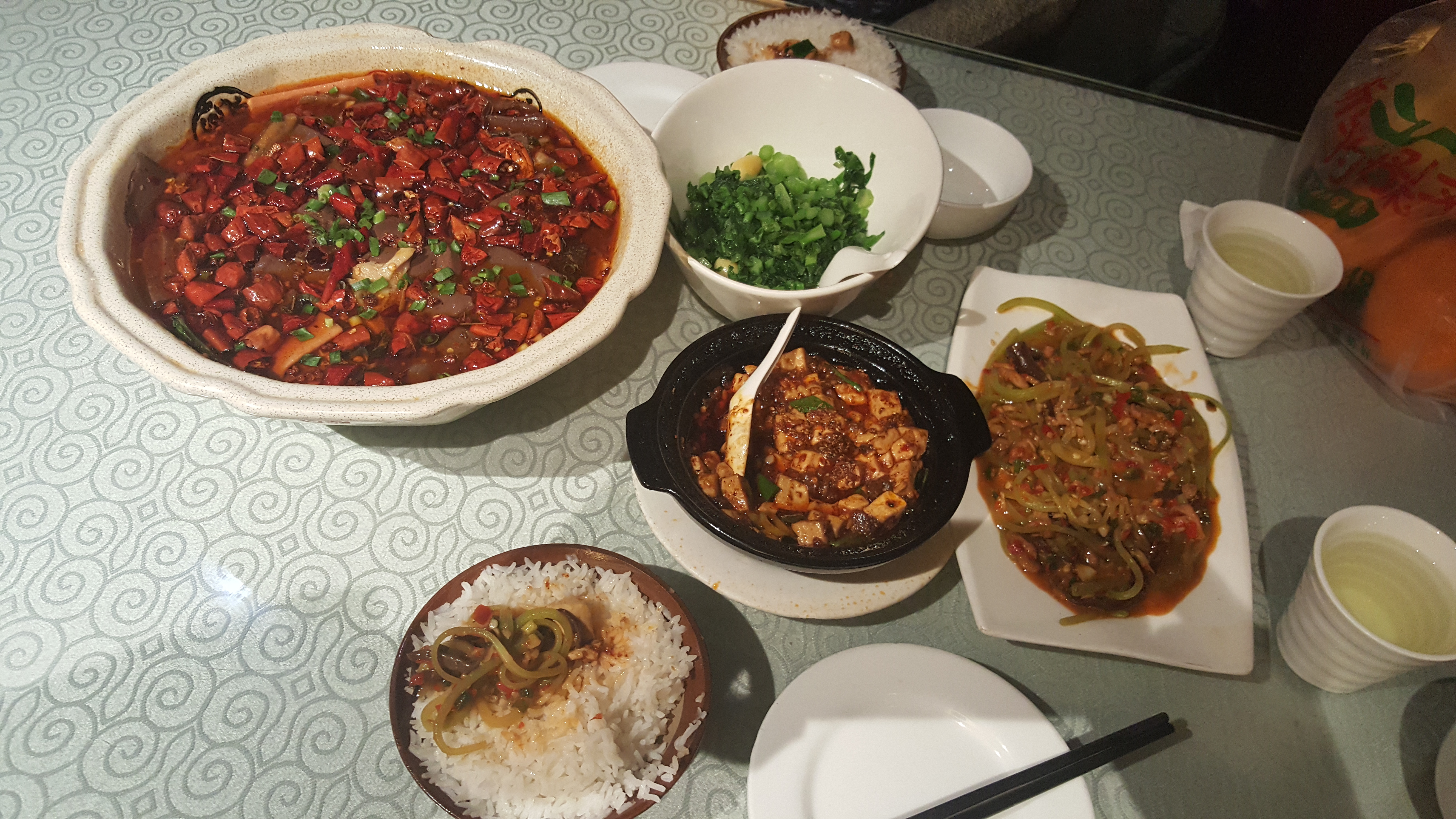 你见过成都这么牛的陈麻婆豆腐？食客点好了菜坐等大厨师上班