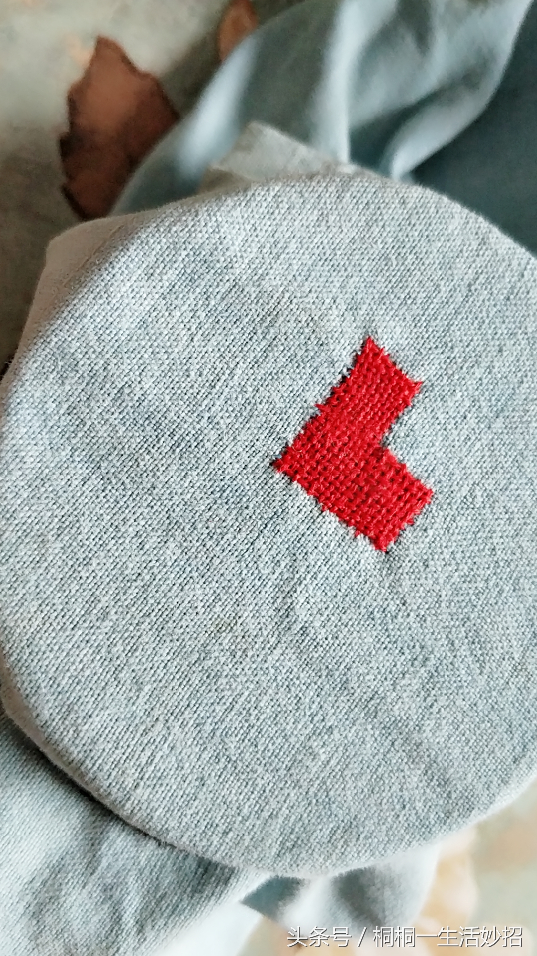 三角口子的手工织补,衣服破三角口子怎么缝补