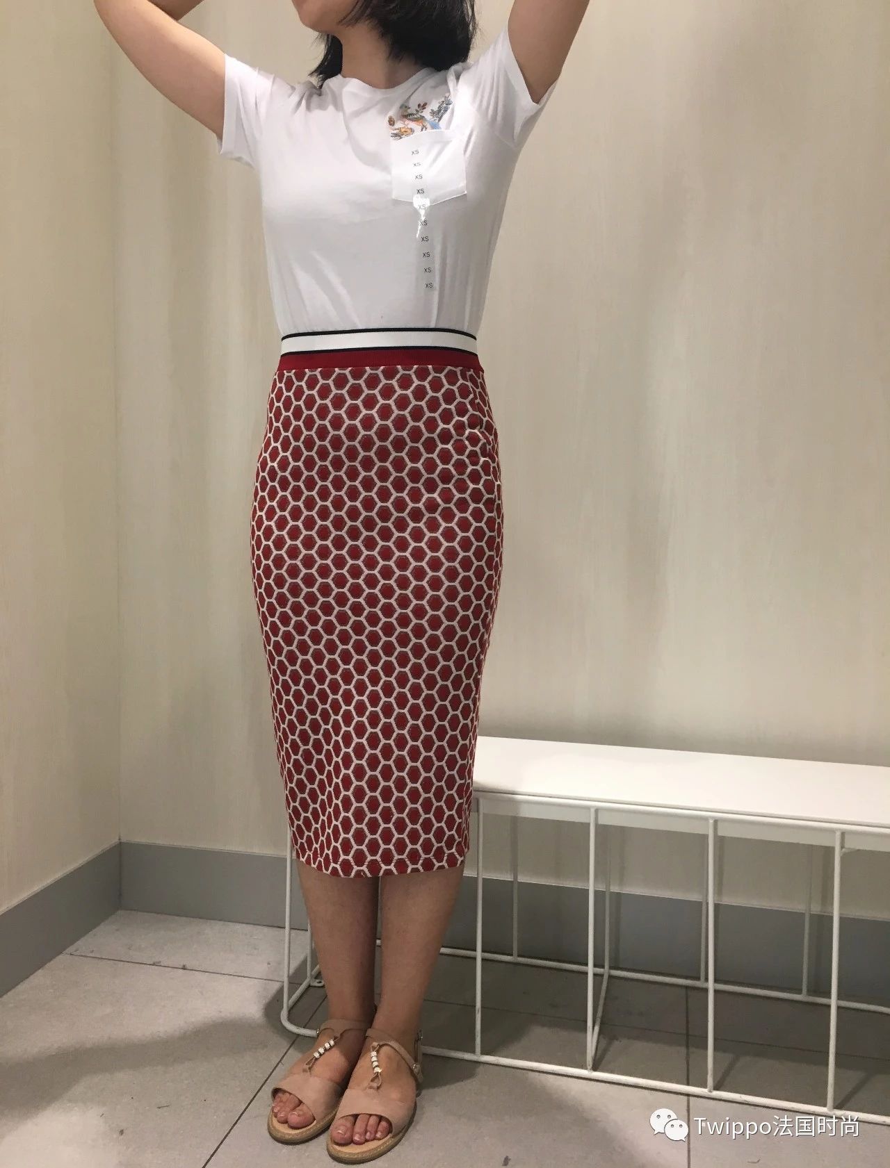 编辑试穿|HM想让你把壁纸穿到身上,没想到还卖断货?!