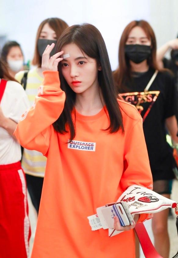 snh48现身机场,snh48在欧洲拍的mv