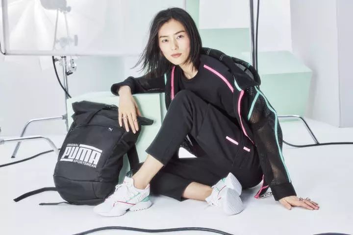 雎晓雯和国外模特拍广告,超模雎晓雯穿搭