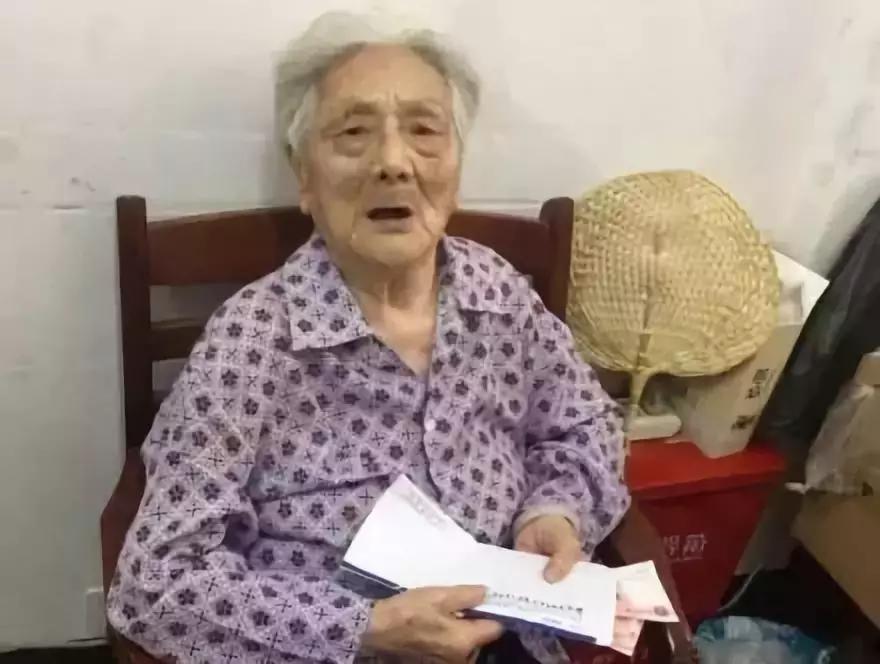 毒打、强奸、*虐性**……他把一个女人的真实故事画成漫画