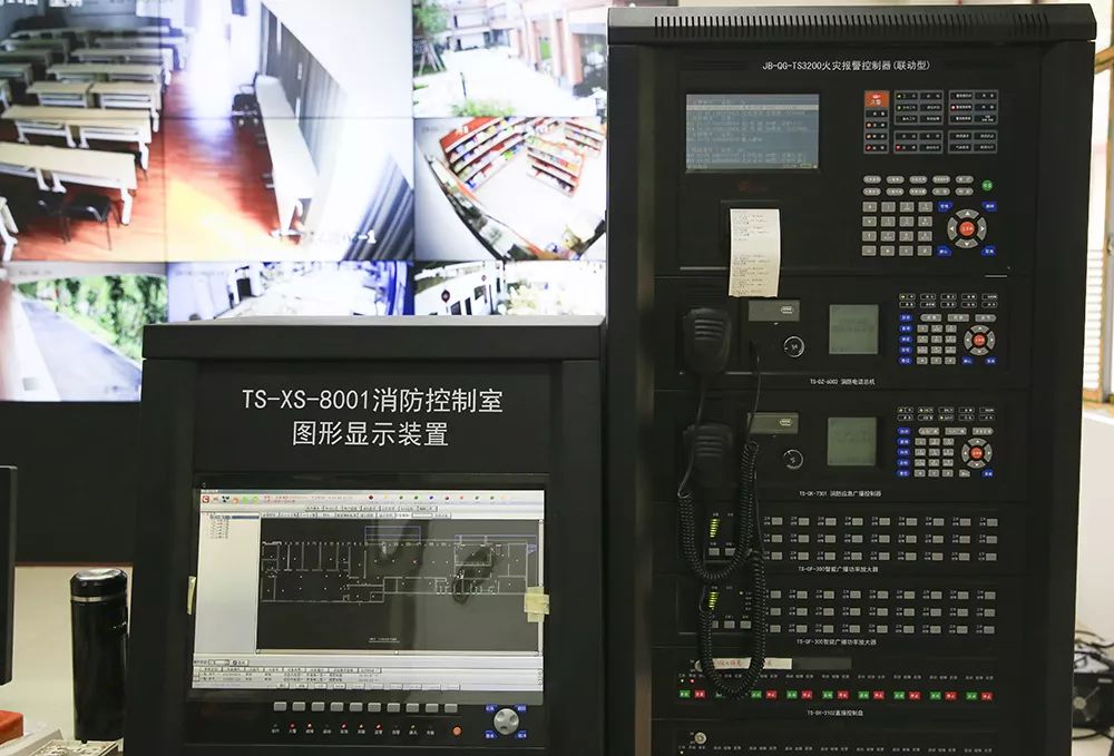 智能卫生护理机器人,自动化清洁厕所的机器人