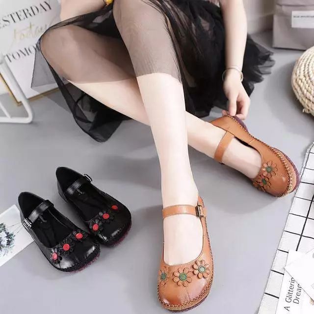 女人穿小白鞋的忌讳,奶奶鞋怎么穿好看又耐穿