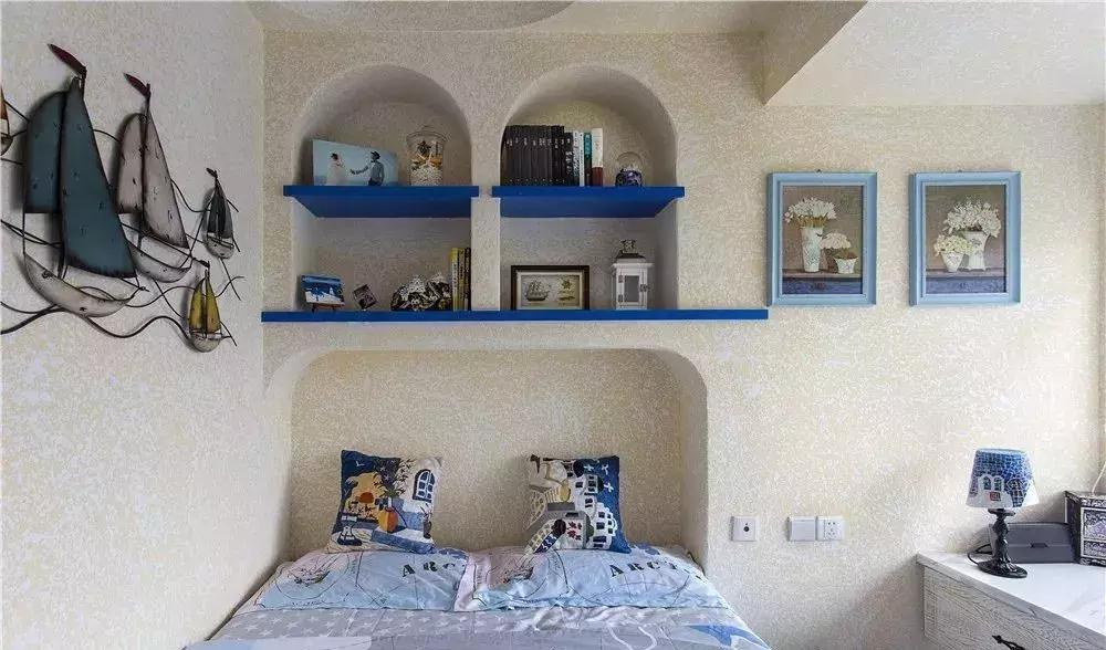 卧室太小放不了床头柜,卧室太小放不下两个床头柜怎么办