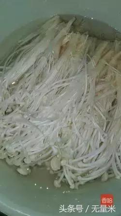 香辣金针菇又简单又好吃,教程香辣金针菇