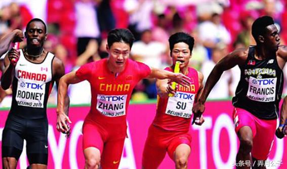 张培萌和女友,张培萌赛场拥抱妻子