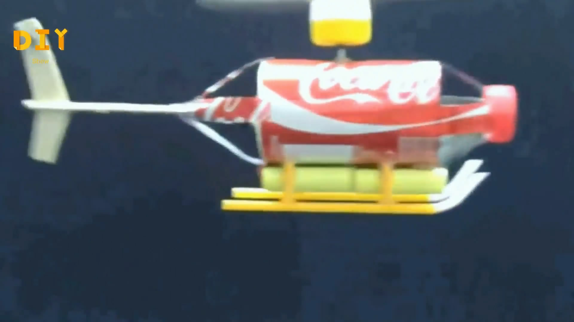 易拉罐怎么制作直升飞机,用易拉罐做可以飞起来的直升飞机