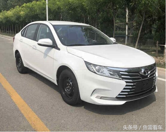 终于想起来自己还有轿车，东南V5菱致变身A5，prime版大嘴上身