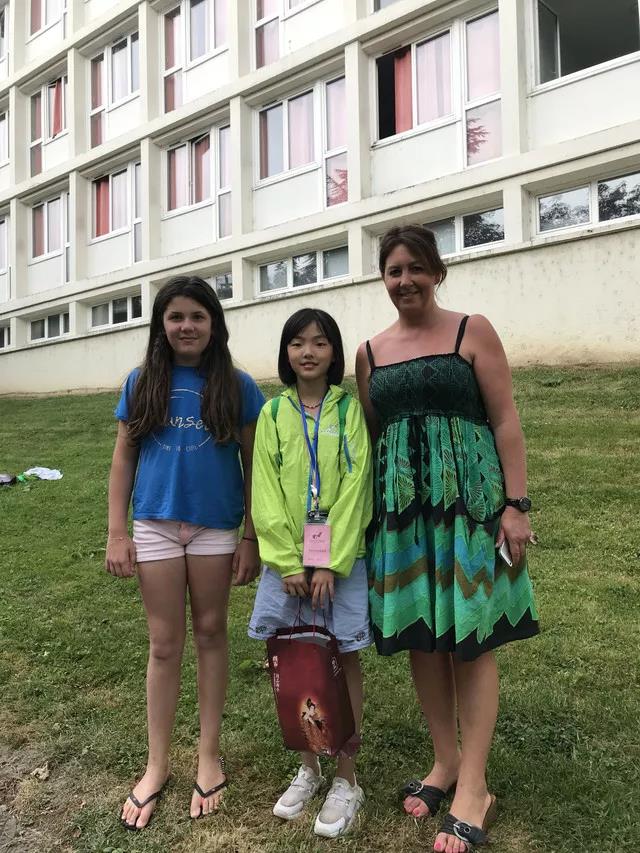 红遍整个欧坦市的草小西区学子，了解一下