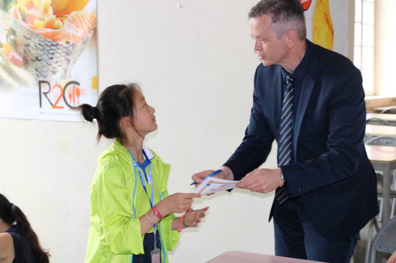 红遍整个欧坦市的草小西区学子，了解一下