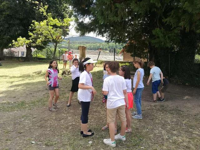 红遍整个欧坦市的草小西区学子，了解一下