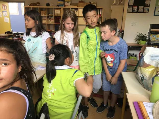 红遍整个欧坦市的草小西区学子，了解一下