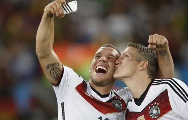 自古红蓝出cp梅西c罗,梅西与c罗cp