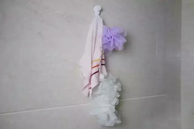 家里吸盘挂钩老是掉怎么办,家里挂钩吸盘吸不住咋办