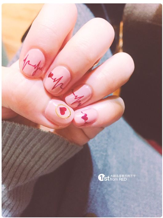 美甲款式图片ins中长款裸色系渐变,好看的美甲ins推荐