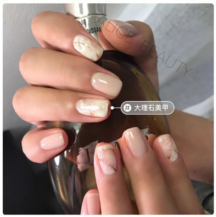 美甲款式图片ins中长款裸色系渐变,好看的美甲ins推荐