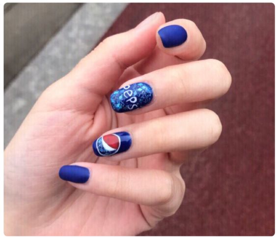 适合夏天的美甲显手白,超显手白的美甲带钻