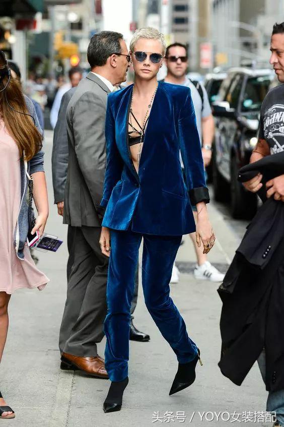 把整个星空都穿在身上太美了,把银河穿在身上去照亮