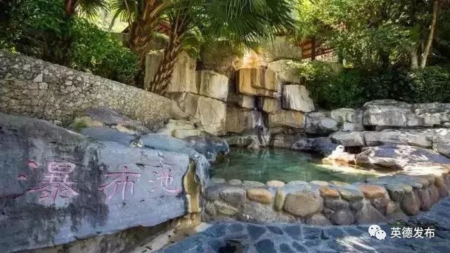 温泉水滑洗凝脂什么意思,温泉水滑洗凝脂上一句是什么