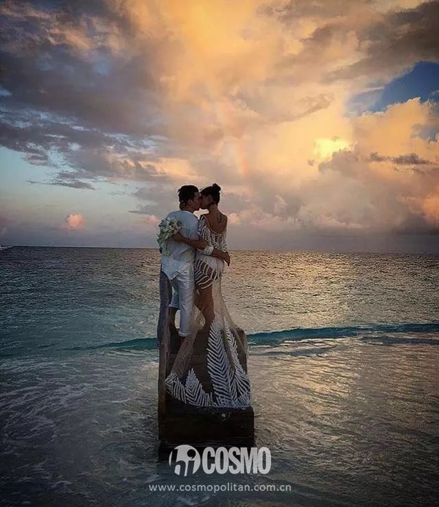 时髦办｜这位法国造型师穿衬衫结婚了，让我想起了赫本的头巾