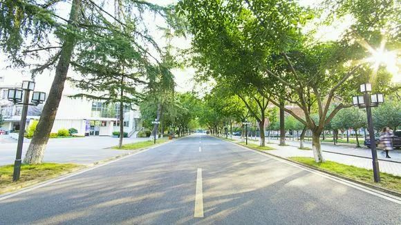 比二本线高一点的学校,比二本线多1分的本科能被录取吗