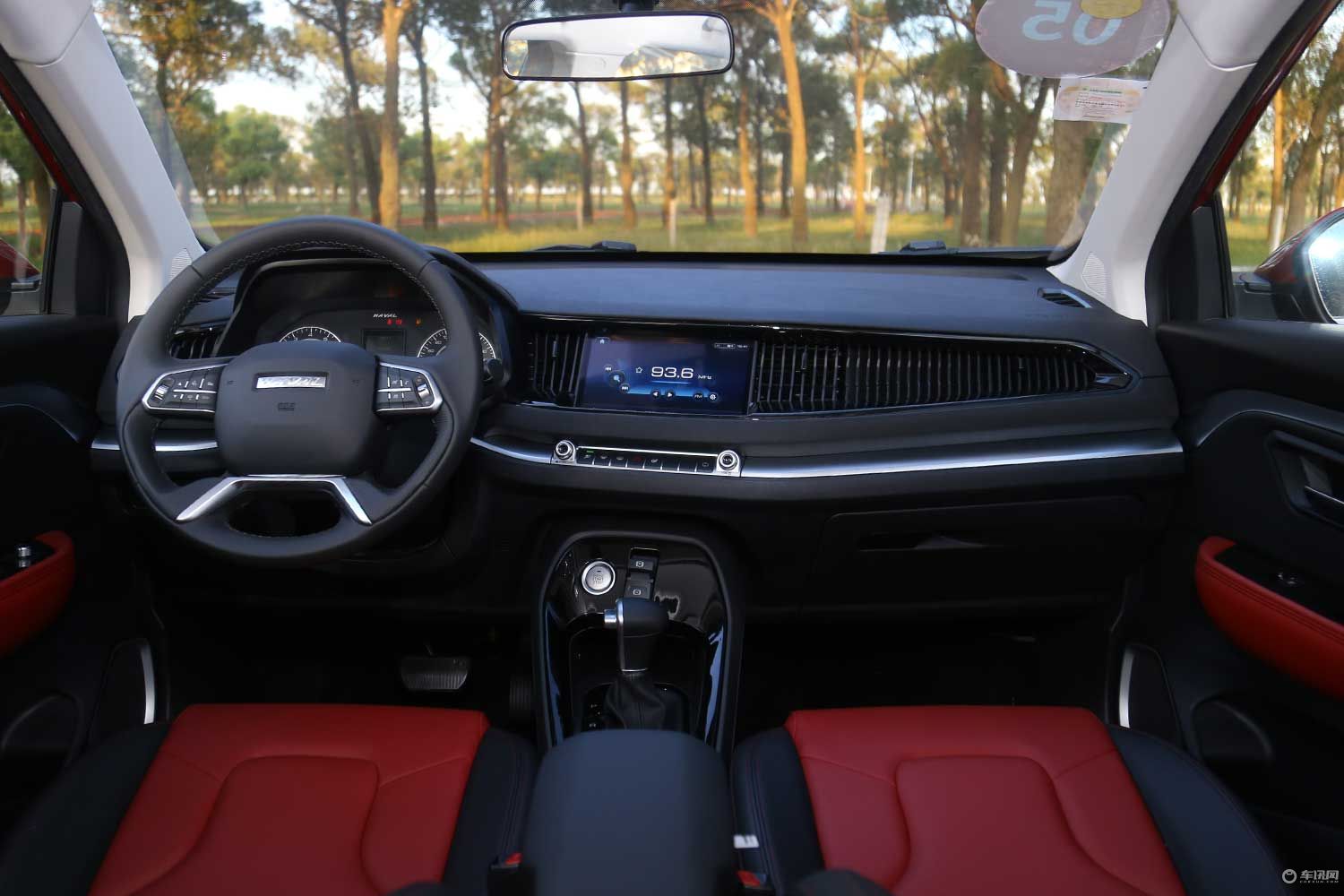 扔下了女朋友去草原试驾哈弗H2s7万块的个性小车成为了“新欢”