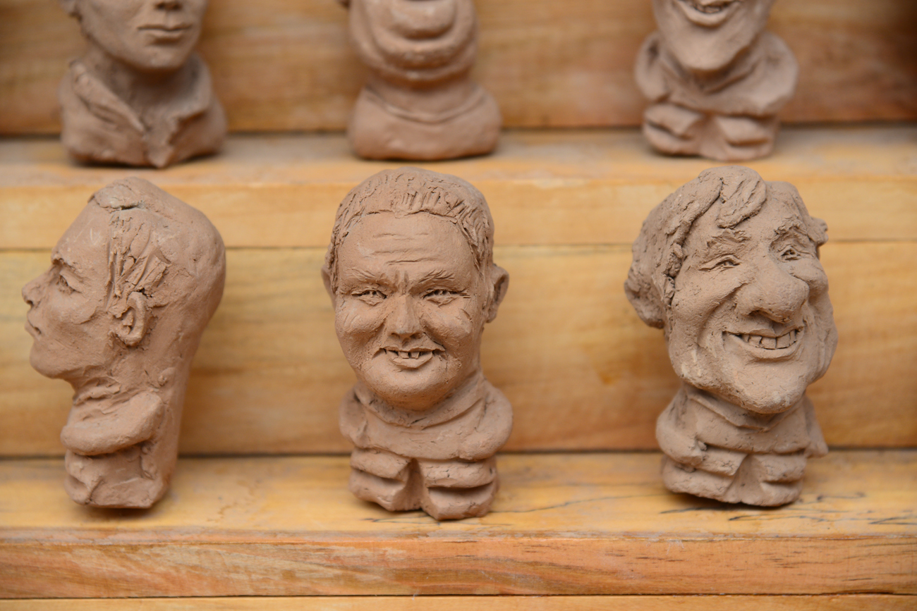 你帮别人干活说辛苦了你该怎么回,工作失误被同龄同事指责