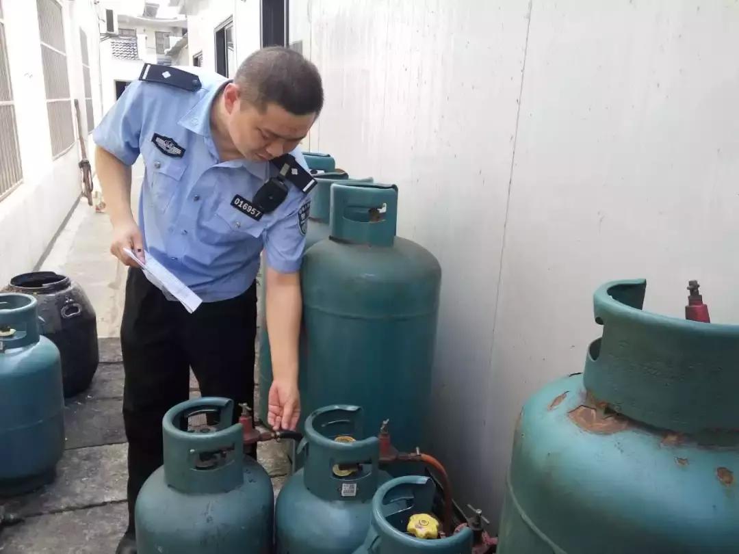 派出所上班的警察真的很忙吗,派出所民警出差的原因